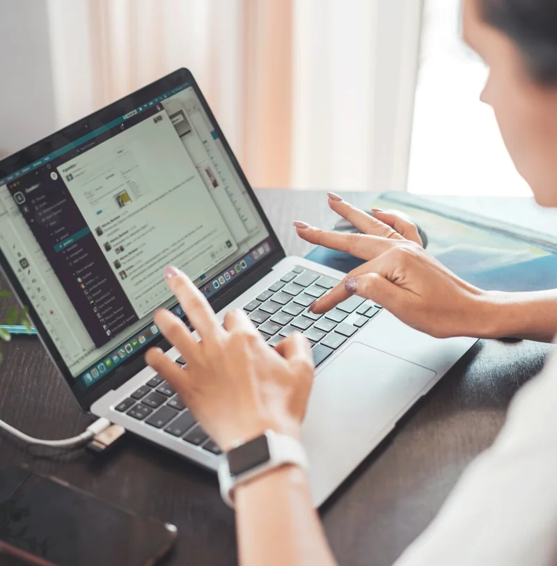 Teletrabajo y trabajo a distancia en España, y cómo adaptarte a esta modalidad laboral flexible.